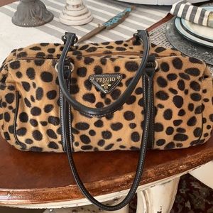 NWOT LEOPARD SHOULDER BAG. SO FAB!!